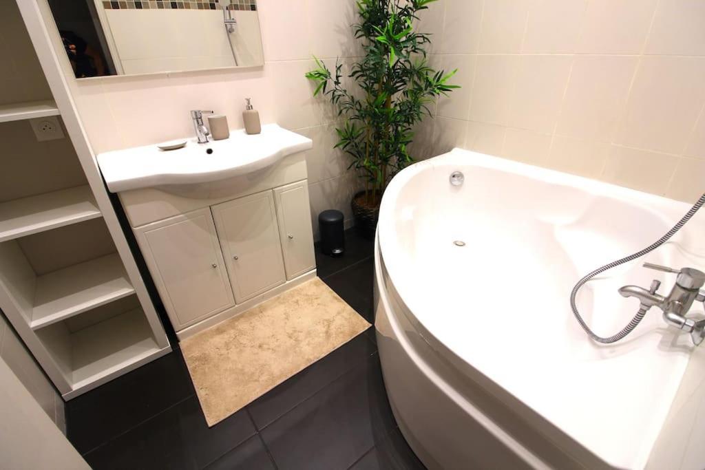 Le Central Parc - T2-Spacieux-Clim-Wifi Marsilya Dış mekan fotoğraf